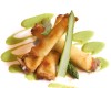 Cornetti di pasta brick ripieni di fonduta al Taleggio con asparagi e pomodorini fritti