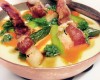 Vichyssoise agli asparagi bianchi con perle di basilico e violetti di Cavalcaselle