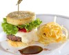 Hamburger d’anatra e farro con pan brioche e maionese alla senape